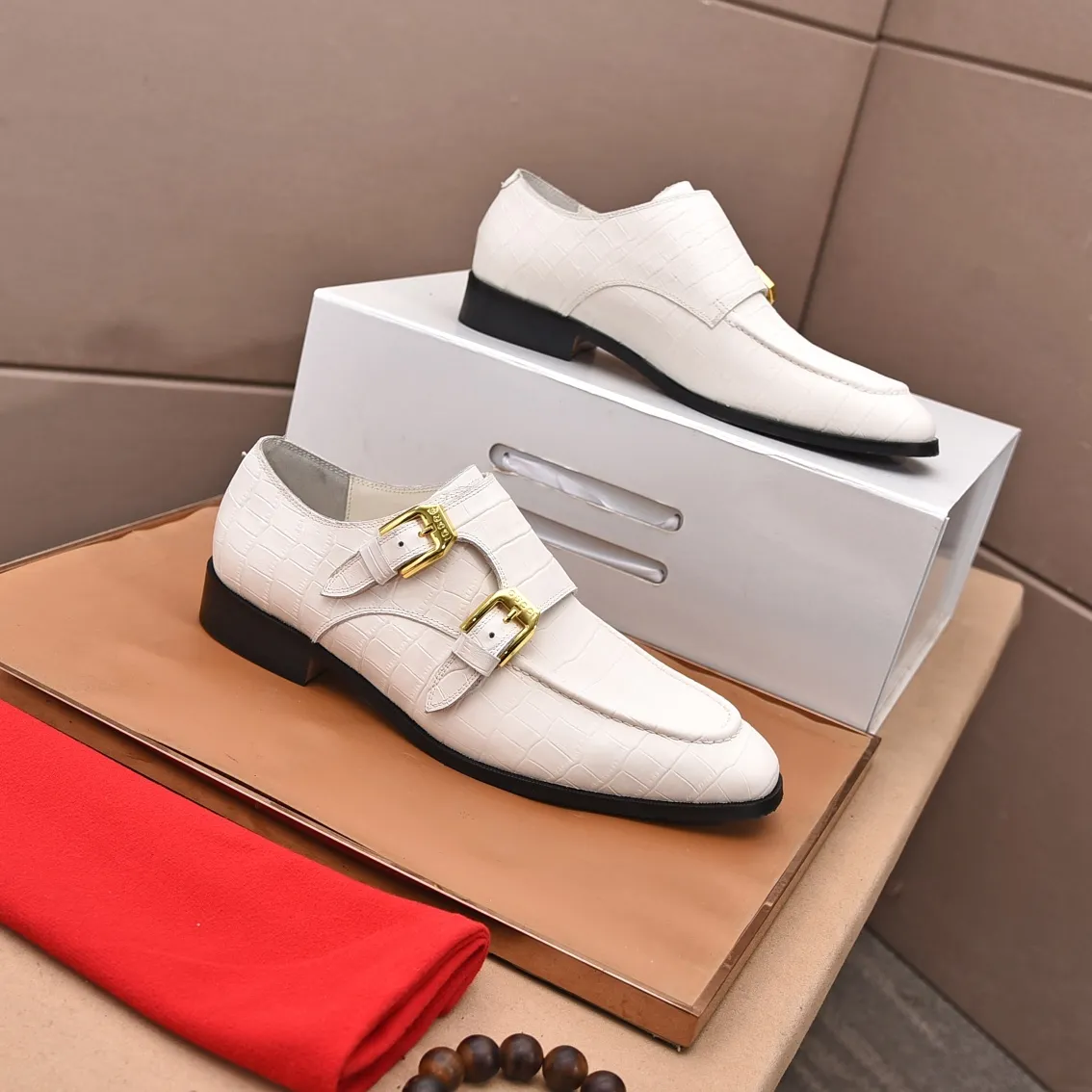 Men's shoes 💰560 (high-end, all cowhide) GUCCI high-end formal leather shoes, original imported fabrics from Italy, cowhide lining, original hardware. I believe you will be struck by it from the first moment you see it. The avant-garde atmosphere can no longer fully interpret its elegance. AAA grade rubber outsole, super comfortable. Original counter last, ensuring its original version and quality. The simple upper ensures its comfort and breathability. A pair of truly good shoes has its own unique soul, famous quality, regular size 38-44 (45 46 customized)